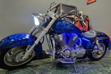 Honda VTX1800R3 Retro cast